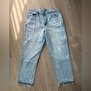 American Eagle Outfitters Women’s Faded Blue Relaxed Jeans